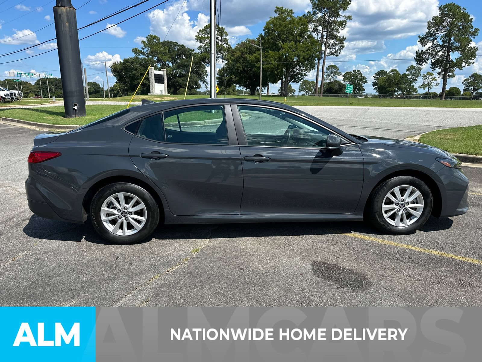 Used 2025 Toyota Camry LE FWD image 4
