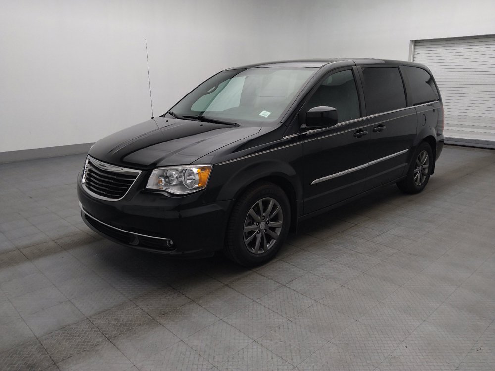 Used 2014 Chrysler Town & Country S FWD image 2