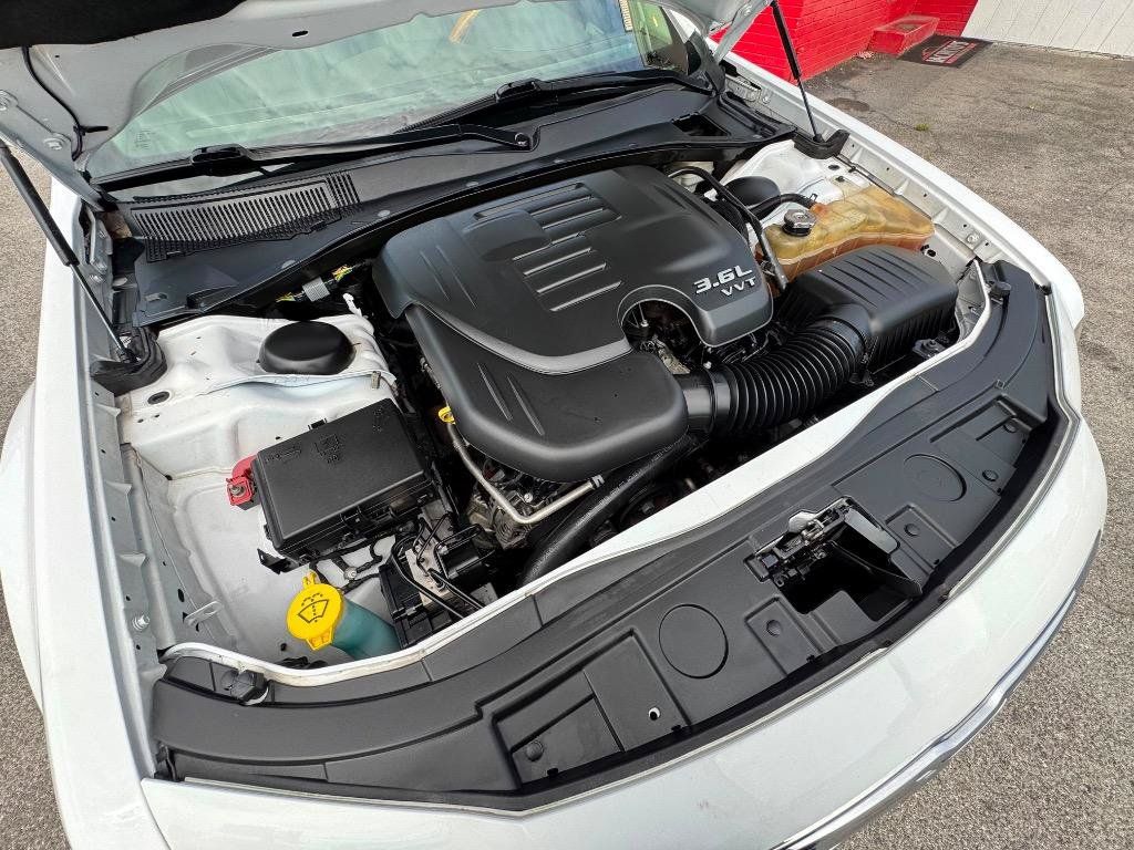 Used 2014 Chrysler 300 C AWD/4WD image 32