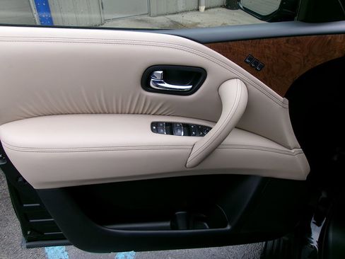 Used 2023 Nissan Armada SL w/ Captain's Chairs Package image 15