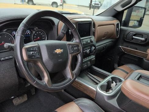 Used 2022 Chevrolet Silverado 3500 High Country w/ Technology Package image 8
