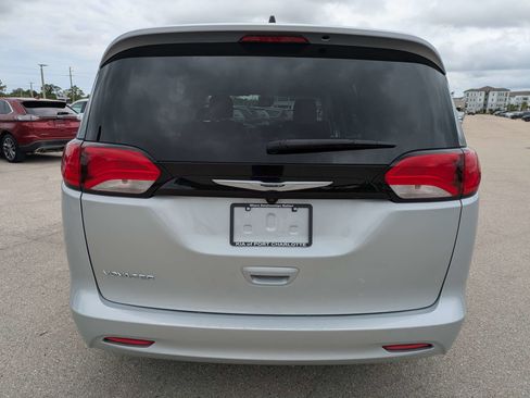 Used 2024 Chrysler Voyager LX FWD image 6