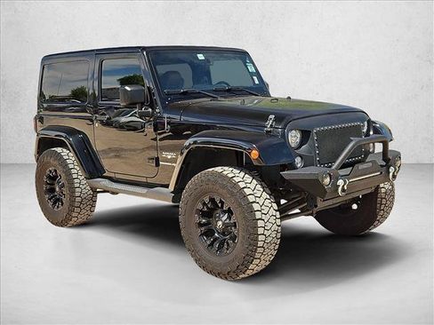 Used 2018 Jeep Wrangler Sahara w/ Connectivity Group AWD/4WD image 3