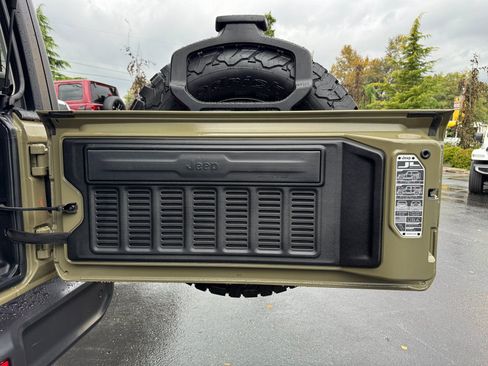 Used 2025 Jeep Wrangler Unlimited Rubicon w/ Safety Group image 17