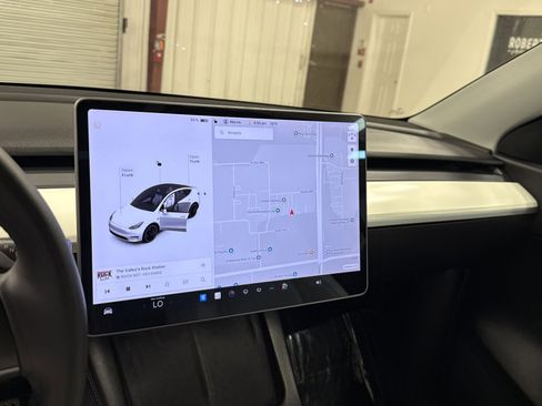 Used 2021 Tesla Model Y Performance image 8
