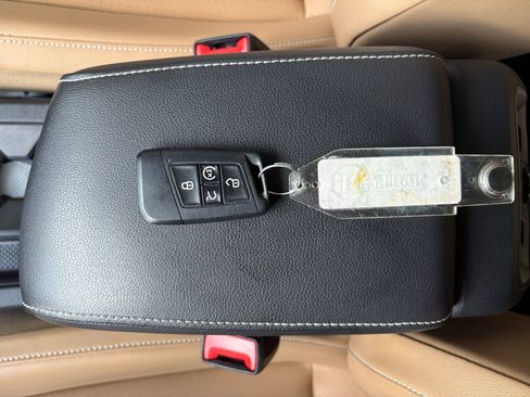 Used 2023 Volkswagen Tiguan SE w/ Panoramic Sunroof Package FWD image 27