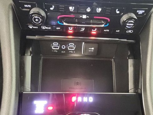 Used 2023 Jeep Grand Cherokee L Limited w/ Luxury Tech Group II image 18