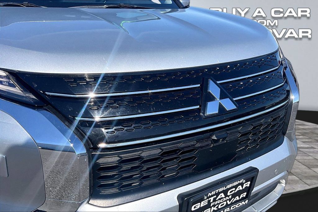 Used 2024 Mitsubishi Outlander SE AWD/4WD image 28