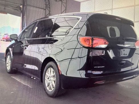 Used 2024 Chrysler Voyager LX FWD image 9