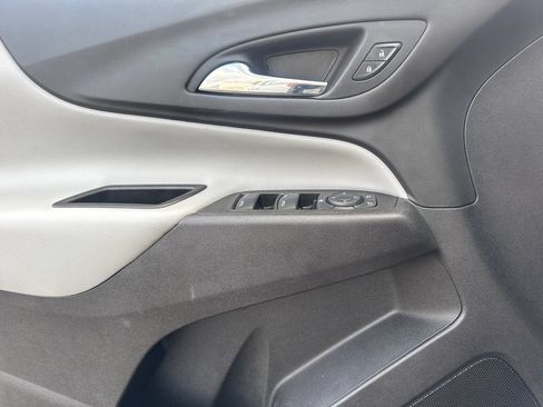 Used 2024 Chevrolet Equinox LS w/ Driver Confidence II Package FWD image 16
