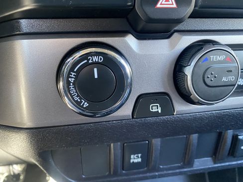 Used 2021 Toyota Tacoma SR AWD/4WD image 34