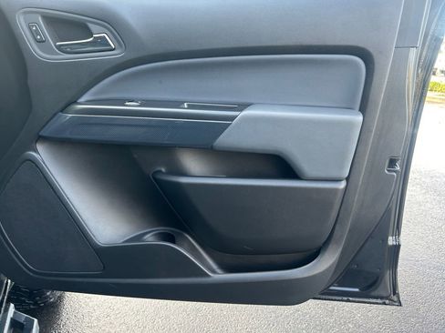 Used 2022 Chevrolet Colorado Z71 w/ Z71 Midnight Edition image 25