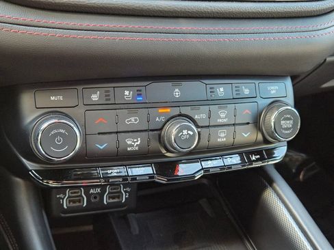 Used 2021 Dodge Durango R/T w/ Technology Group AWD/4WD image 29