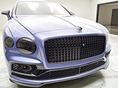 Used 2023 Bentley Flying Spur V8 image 18