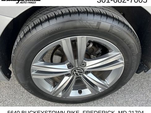 Used 2024 Volkswagen Jetta SE image 12