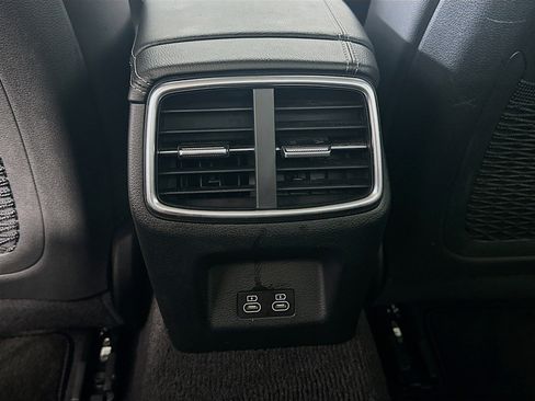 Used 2025 Genesis G70 2.5T RWD image 28