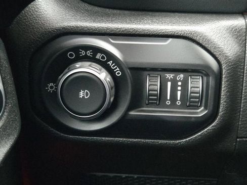 Used 2019 Jeep Wrangler Unlimited Sahara image 20