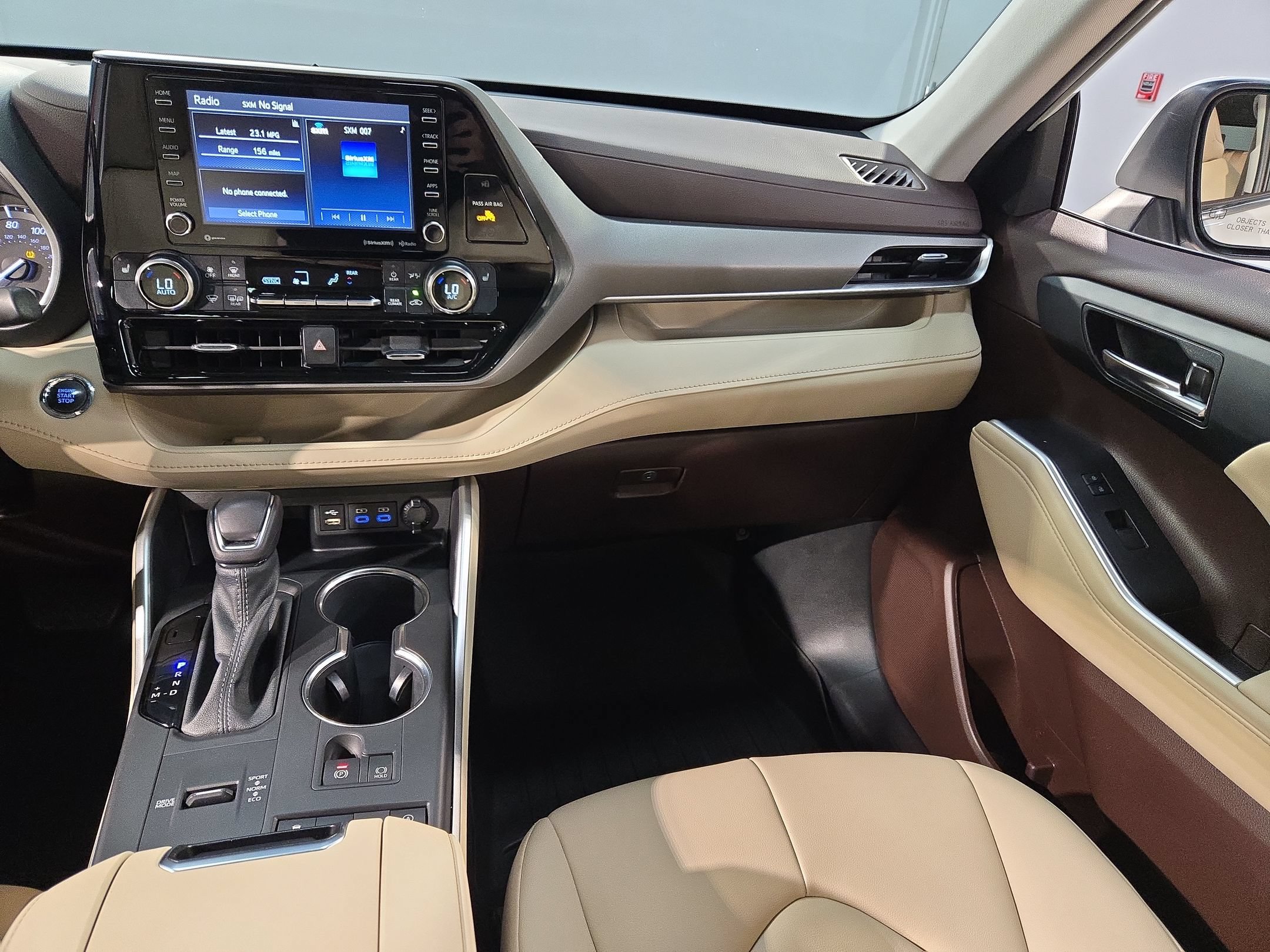 Used 2022 Toyota Highlander XLE FWD image 11