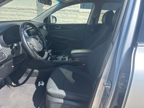 Used 2020 Kia Sorento S image 10