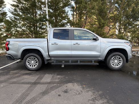 Used 2024 Chevrolet Colorado LT w/ LT Convenience Package II image 11