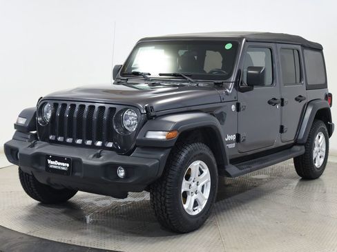 Used 2018 Jeep Wrangler Unlimited Sport S AWD/4WD image 3