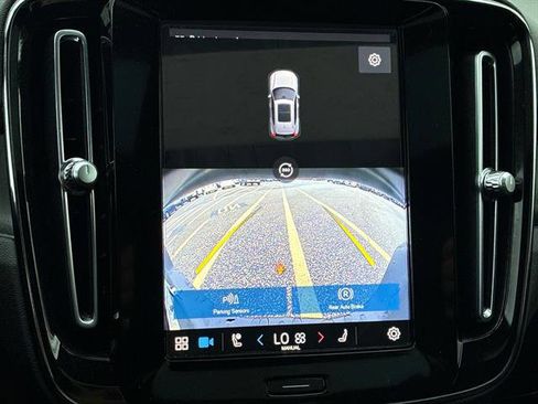 Used 2023 Volvo XC40 Recharge Ultimate image 32