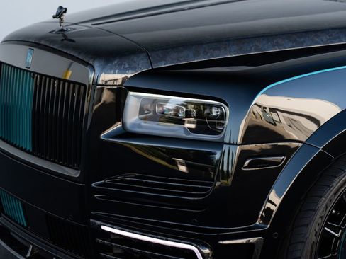 Used 2023 Rolls-Royce Cullinan Black Badge image 2