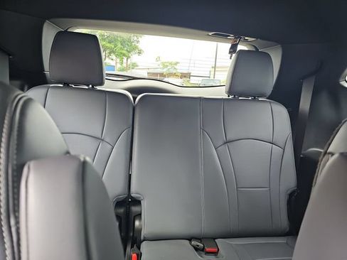 Used 2023 Buick Enclave Essence AWD/4WD image 37