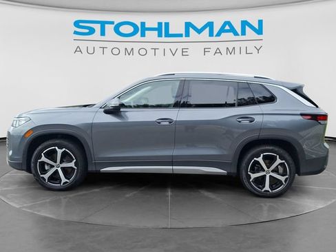 Used 2025 Volkswagen Tiguan SE w/ Panoramic Sunroof Package AWD/4WD image 8