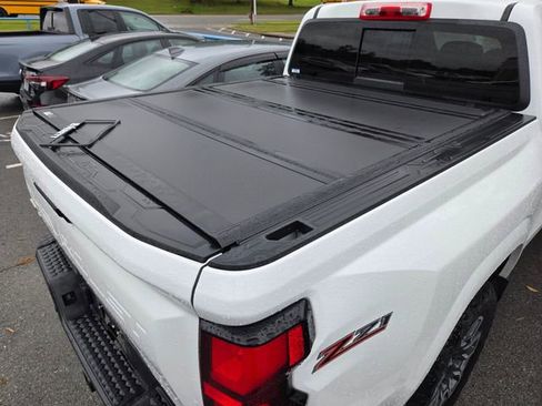 Used 2024 Chevrolet Colorado Z71 w/ Z71 Convenience Package 2 AWD/4WD image 9