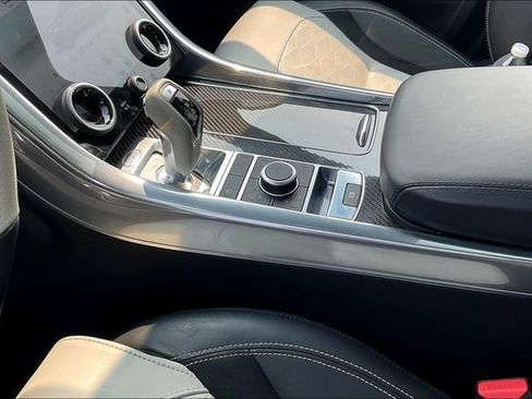 Used 2022 Land Rover Range Rover Sport SVR image 17