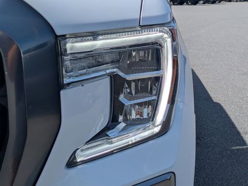 Used 2021 GMC Sierra 1500 AT4 w/ AT4 Premium Package AWD/4WD image 11
