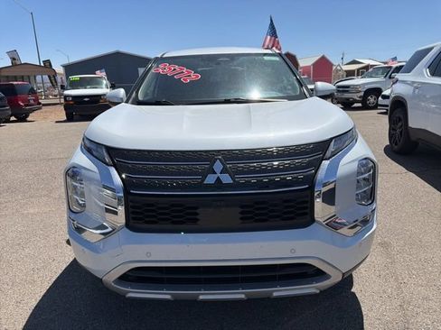 Used 2024 Mitsubishi Outlander SE FWD image 2