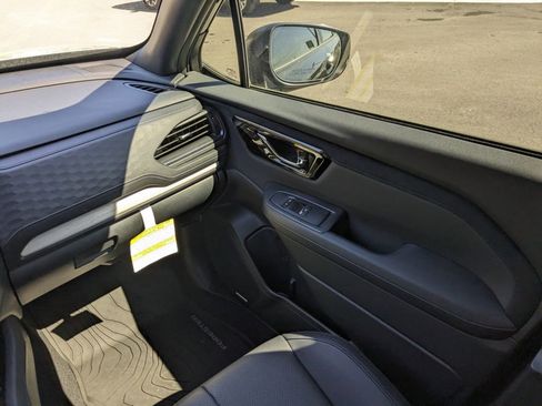 Used 2025 Subaru Forester Limited w/ Popular Package #2 AWD/4WD image 17