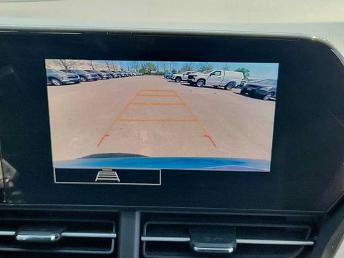 Used 2025 Chevrolet Trax RS FWD image 19