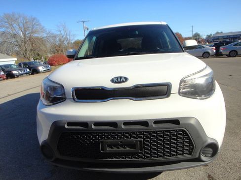 Used 2015 Kia Soul FWD image 2