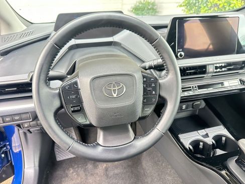 Used 2025 Toyota Prius LE image 28
