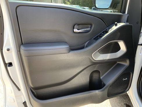 Used 2023 Nissan Frontier SV w/ SV Convenience Package RWD image 7