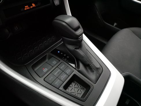 Certified 2025 Toyota RAV4 XLE AWD/4WD image 24