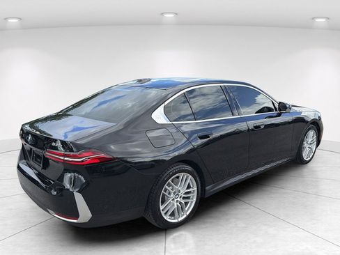Certified 2024 BMW 530i w/ Convenience Package RWD image 4
