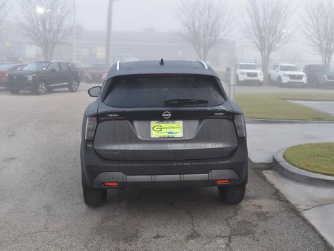 Used 2026 Nissan Kicks SV w/ SV Premium Package FWD image 6
