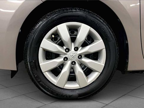 Used 2015 Toyota Corolla LE image 10