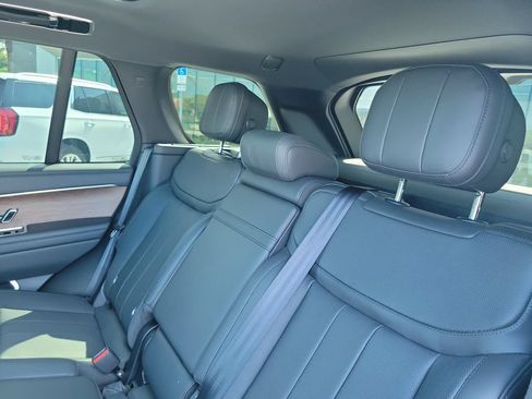 Certified 2025 Land Rover Range Rover SE AWD/4WD image 15