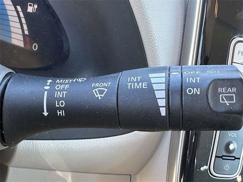 Used 2012 Nissan Leaf SL image 39