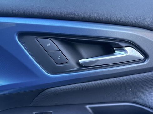 New 2026 Chevrolet Equinox EV LT w/ Convenience Package II FWD image 45