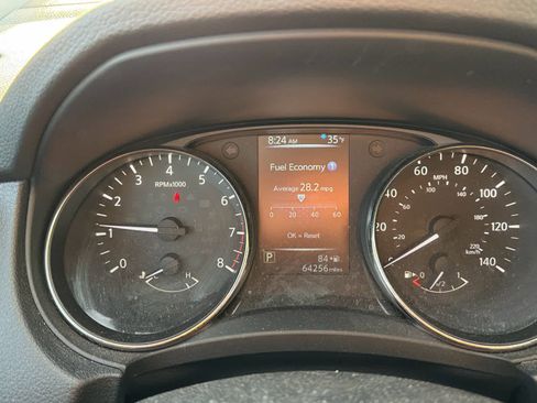 Used 2017 Nissan Rogue SV image 8