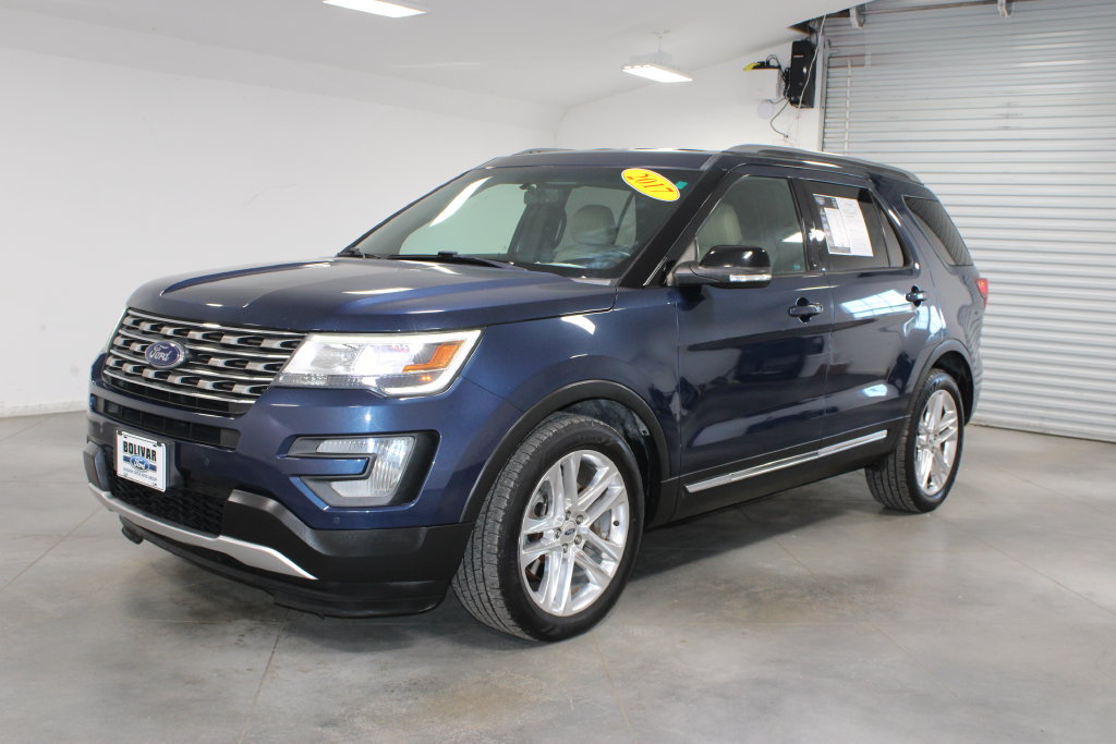 Used 2017 Ford Explorer XLT w/ Equipment Group 202A FWD image 4