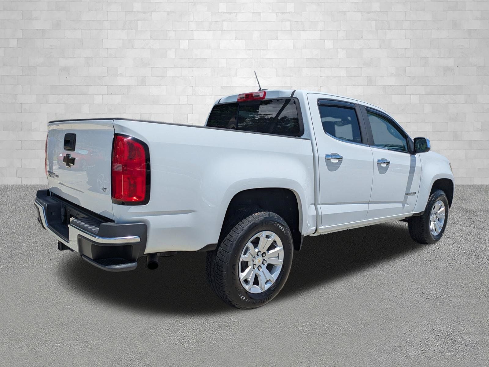 Used 2017 Chevrolet Colorado LT w/ Luxury Package, Chrome RWD image 2