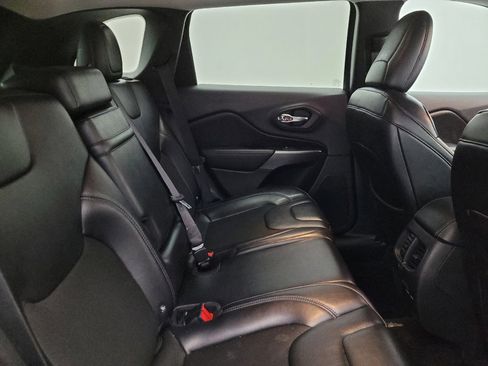 Used 2019 Jeep Cherokee Latitude Plus image 19