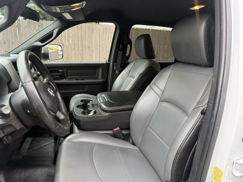 Used 2022 RAM 2500 Tradesman w/ Chrome Appearance Group RWD image 5
